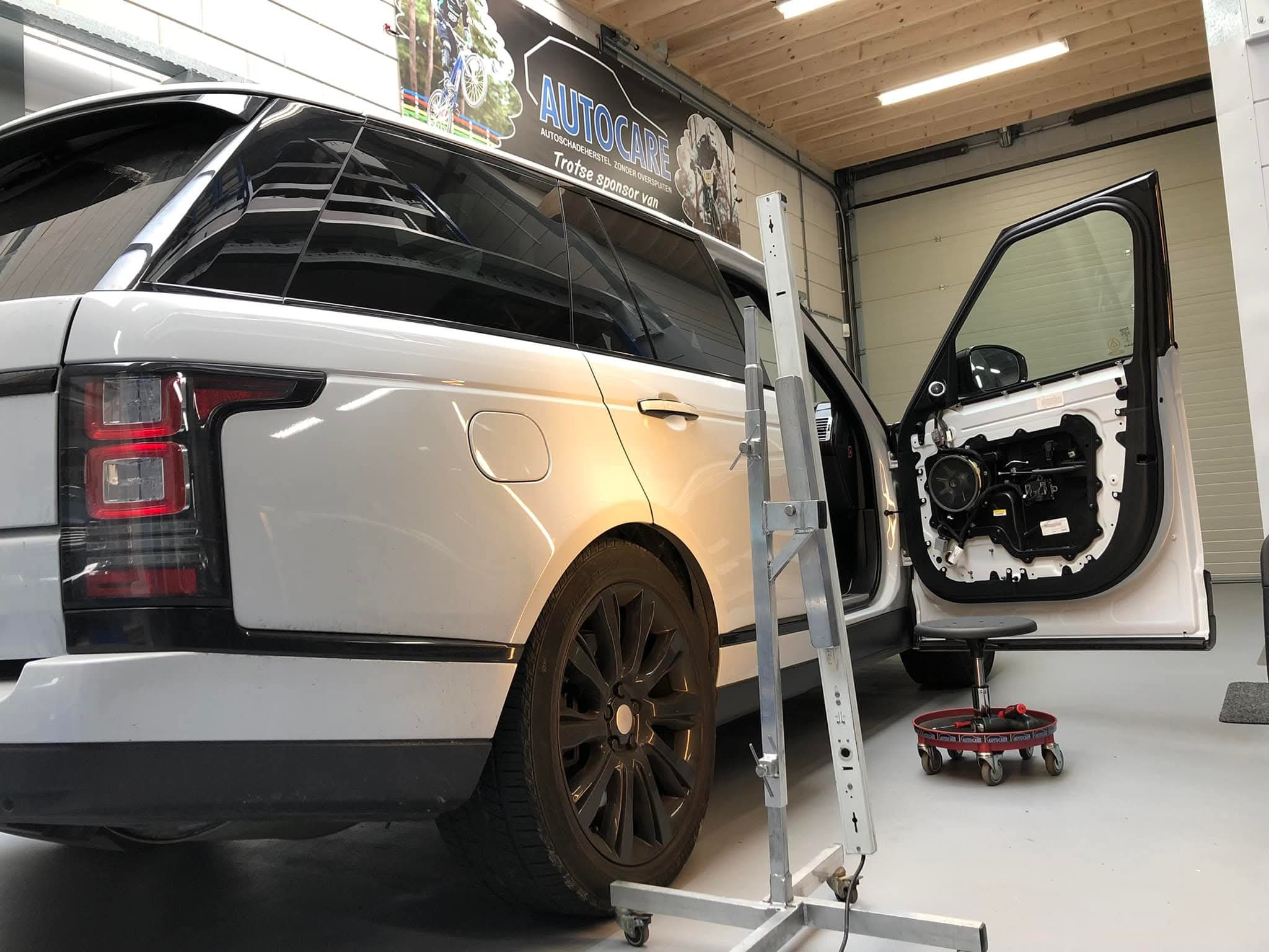 Uitdeuken zonder spuiten - Carrosserieherstel specialist