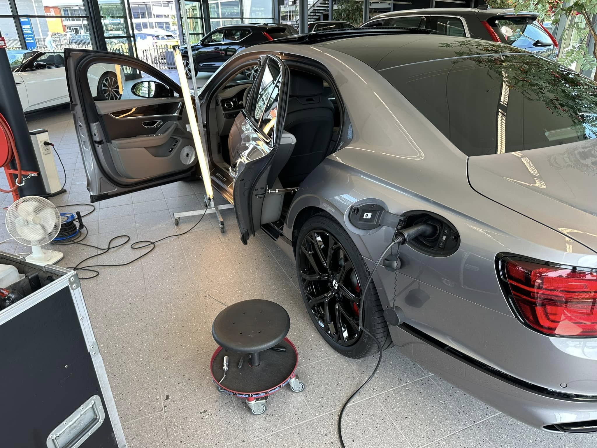 Voorbeeld van uitdeuken - Carrosserieherstel resultaat