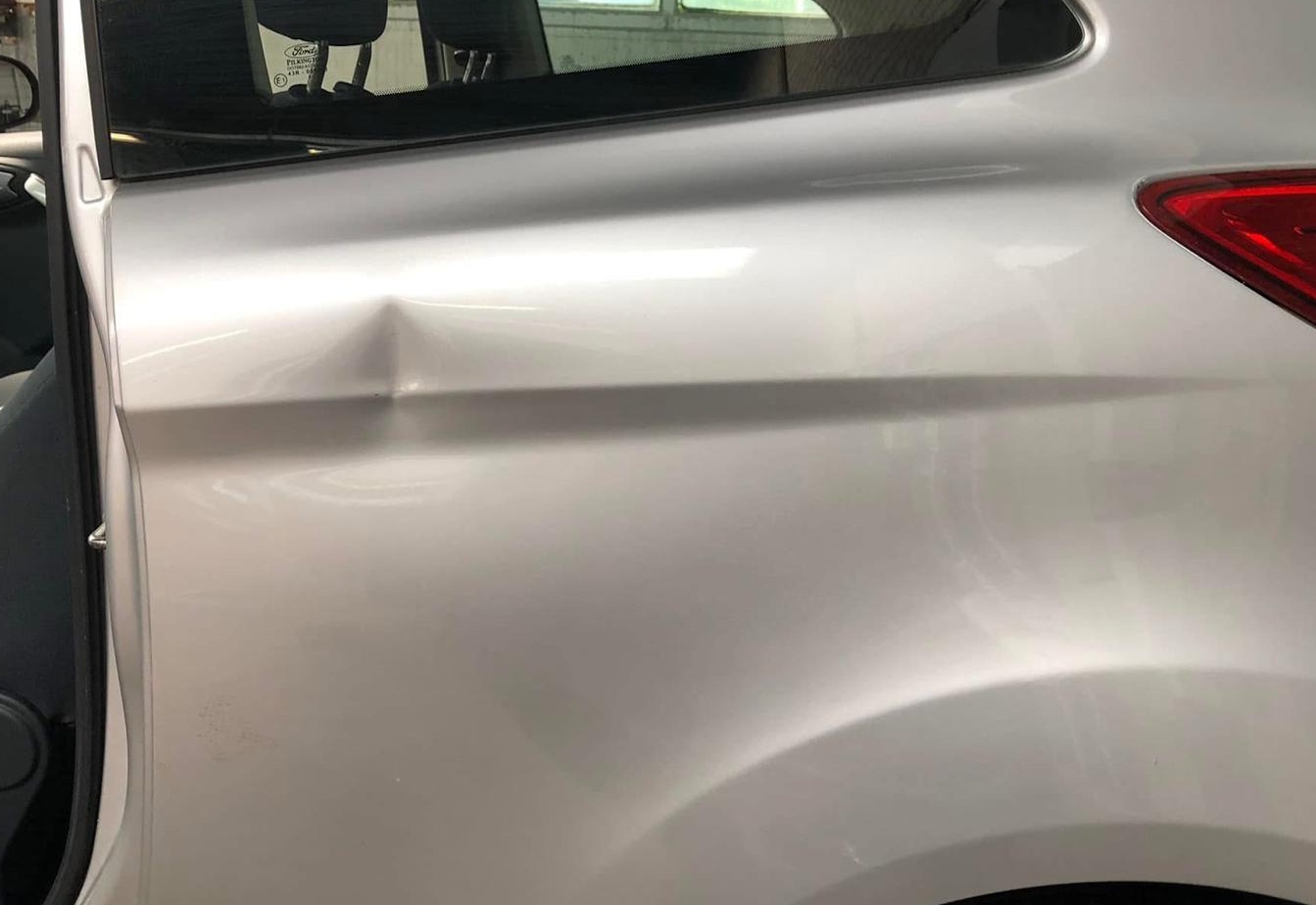 Voor schade - Deuk voor reparatie